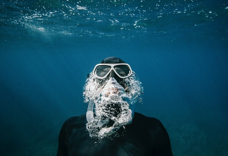 MedFog diver using Oxygen